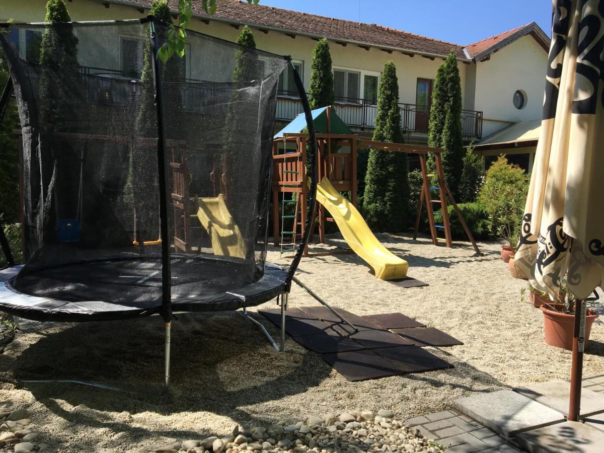 Sobri Halaszcsarda Es Panzio Baja Exterior foto