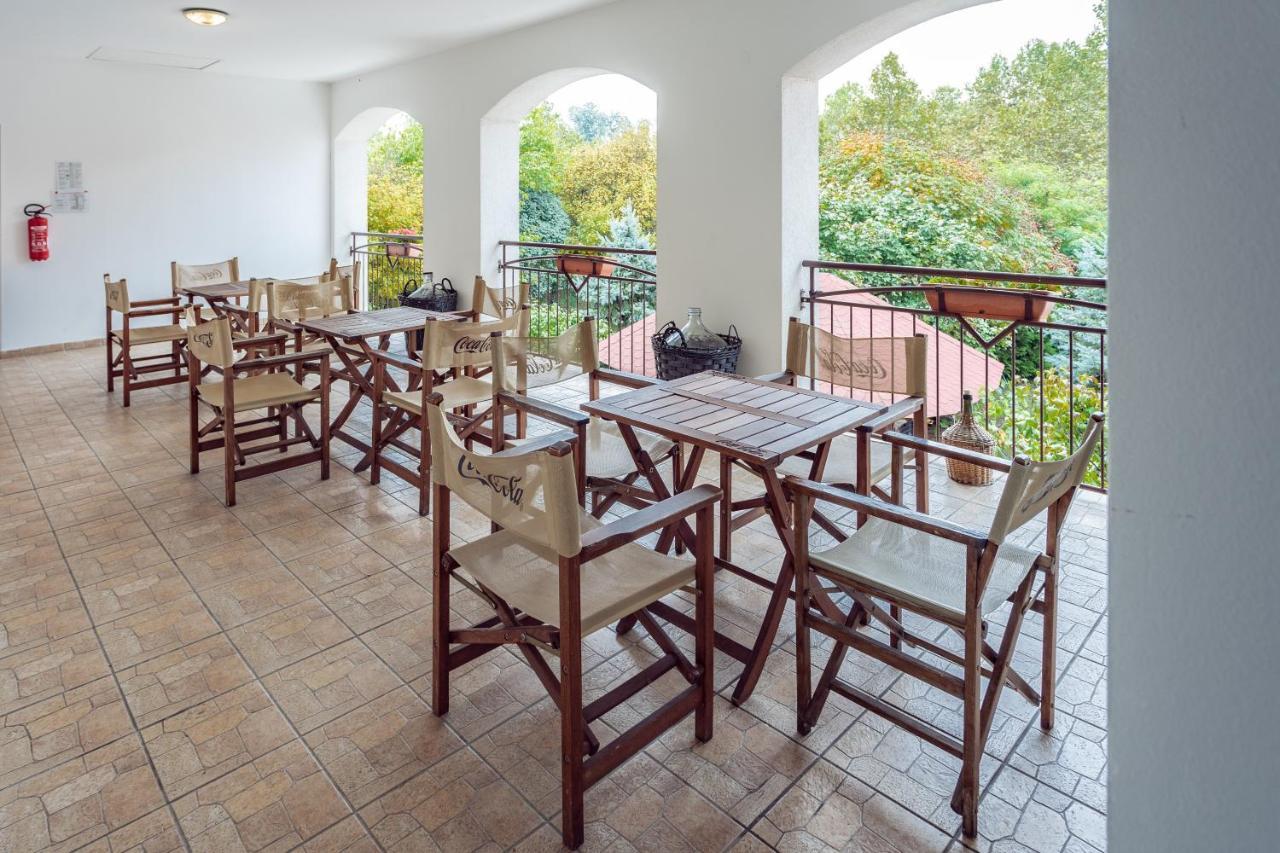 Sobri Halaszcsarda Es Panzio Baja Exterior foto