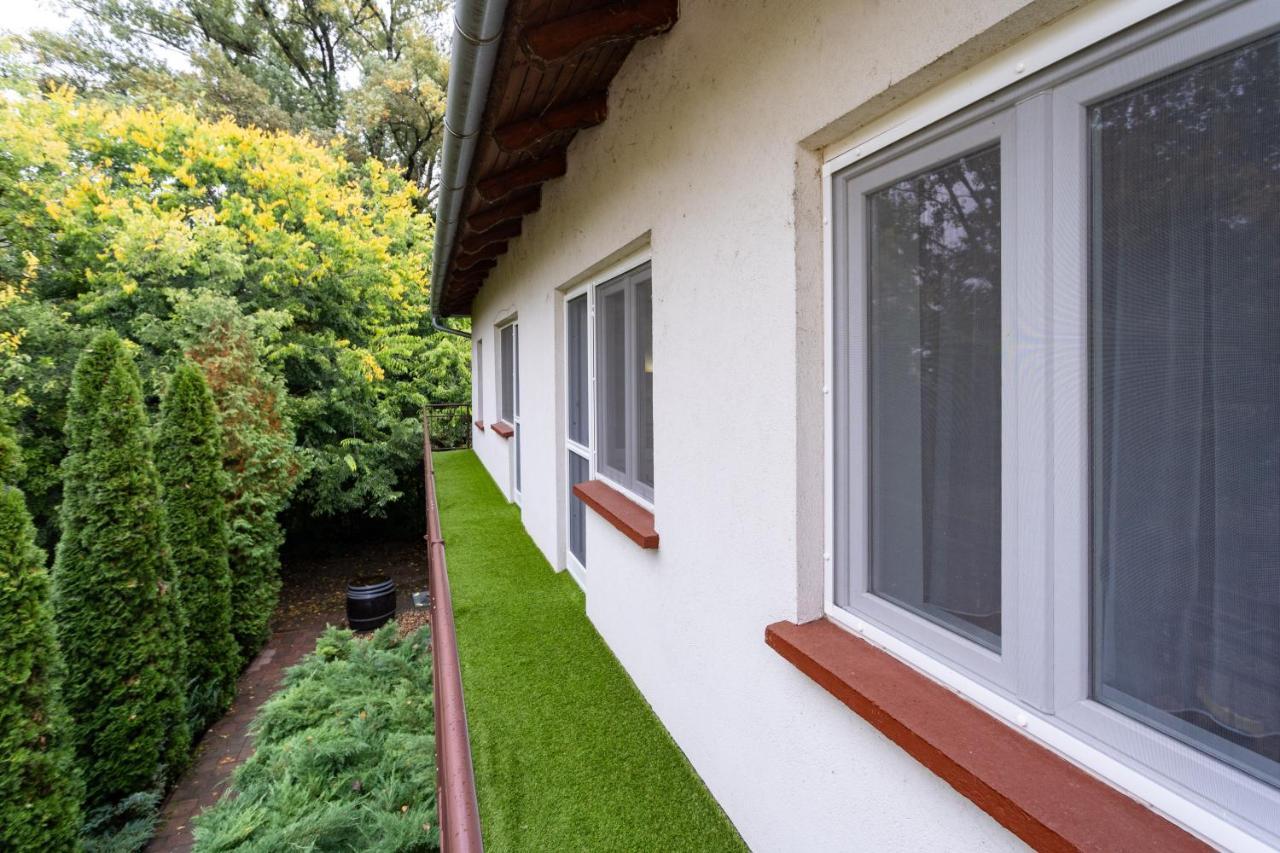 Sobri Halaszcsarda Es Panzio Baja Exterior foto