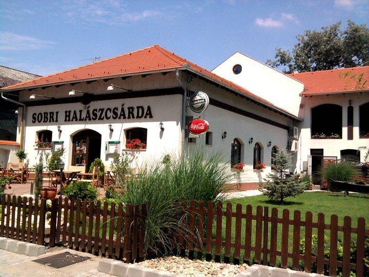 Sobri Halaszcsarda Es Panzio Baja Exterior foto