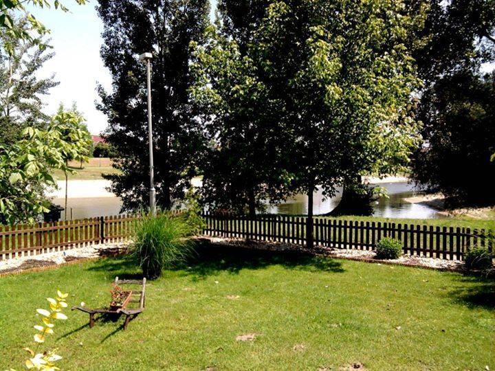 Sobri Halaszcsarda Es Panzio Baja Exterior foto